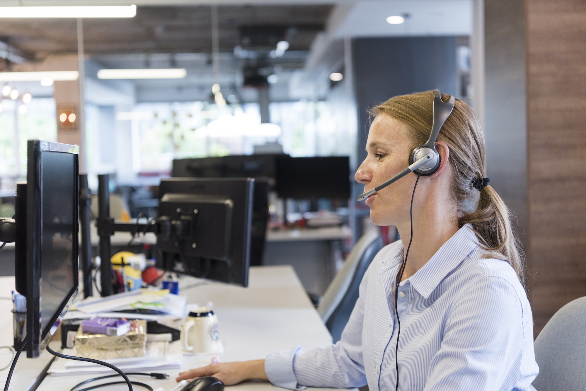 female support phone operator